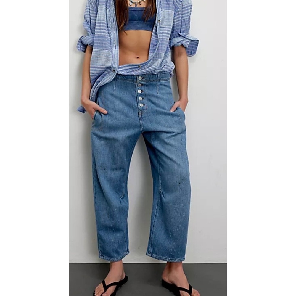 We The Free Osaka Mid Rise Barrel Jeans Light Wash Button Fly Size 26